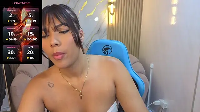 Snapshot of Catherine_b_ chatting on October 14, 8:55 pm Catherine b  online show from October 14, 8:55 pm