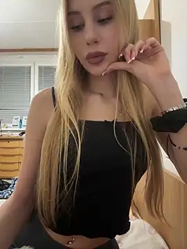 JudithCarly online show from December 3, 9:50 pm