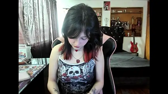 Maki Zein  online show from November 5, 4:34 pm