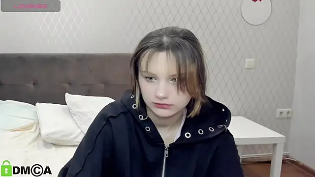 Snapshot of SofiMuse chatting on October 10, 6:51 am SofiMuse online show from October 10, 6:51 am