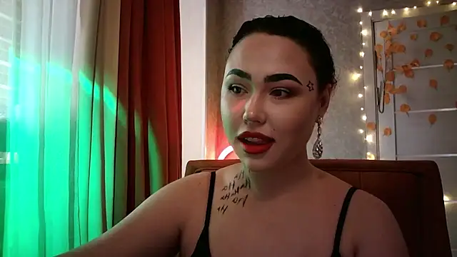 LolaMint  online show from October 31, 11:25 am