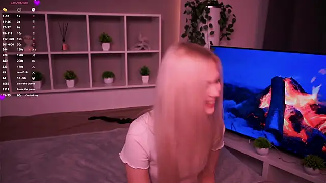 KaryTasch online show from November 4, 10:37 pm