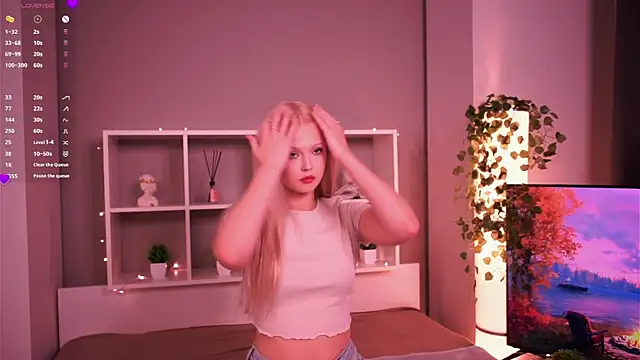 KaryTasch online show from November 9, 7:10 pm