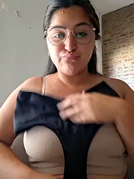 morenalatinaa online show from February 24, 1:21 pm