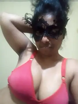 Expose Queen online show from January 18, 6:37 pm