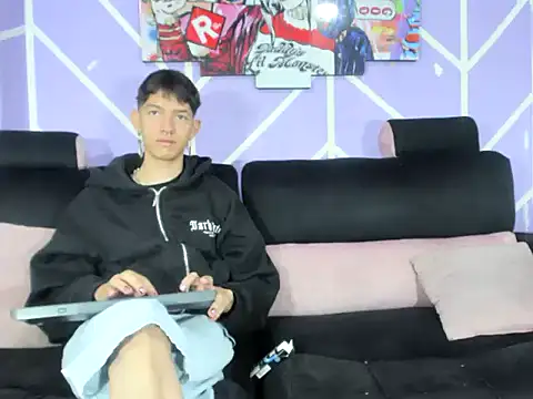 heyy noah11 online show from April 12, 1:47 pm