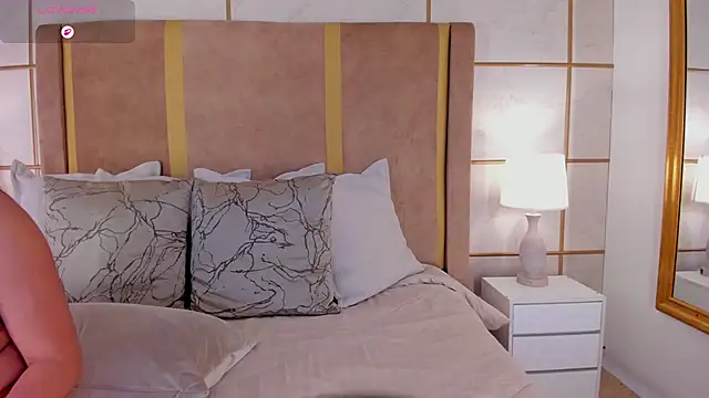 lyrabellini online show from February 25, 12:04 pm