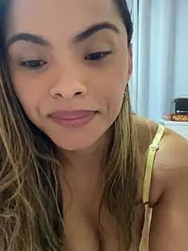 safadinhaquenteW online show from July 27, 1:19 pm