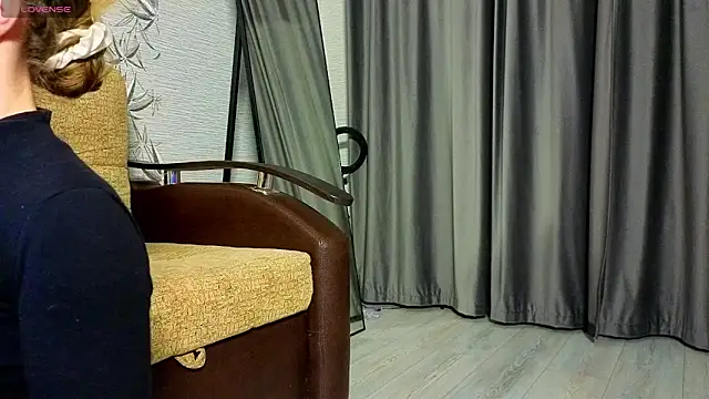 MissPompadure online show from March 11, 5:15 pm