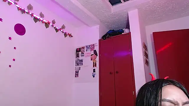 Isis Robert online show from November 1, 4:05 am