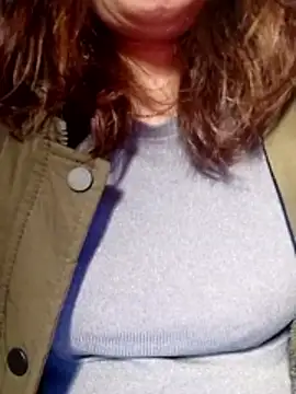 YiyinLy online show from January 8, 8:57 pm