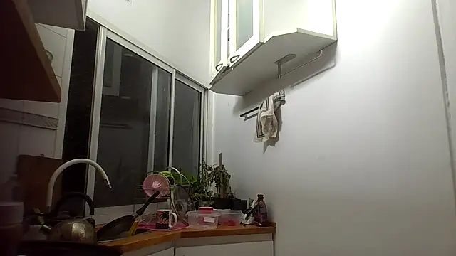 miapink33 online show from February 6, 12:36 am