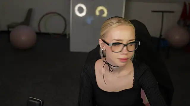 Jessica start online show from November 22, 2:09 pm