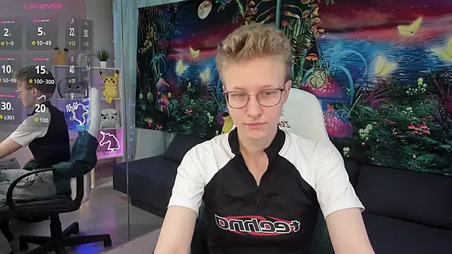 EllaSloan online show from October 31, 4:47 am