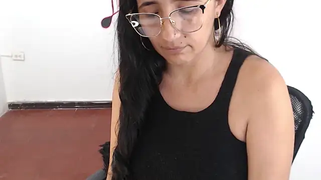 Lucyy Naugthy online show from April 10, 1:39 pm