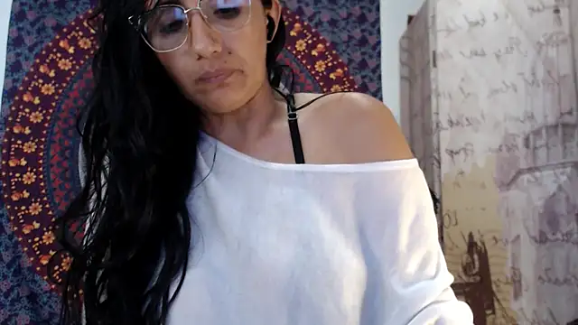 Lucyy Naugthy online show from February 4, 1:30 am