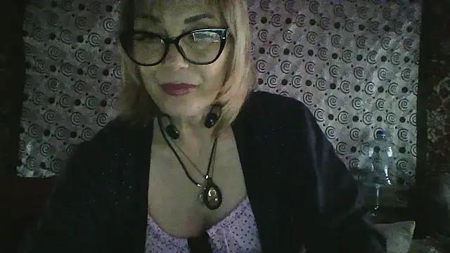 Lia Ray online show from December 4, 9:15 pm