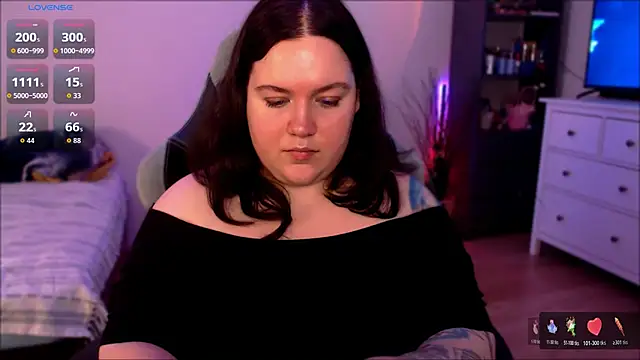 SummerTina online show from November 8, 11:59 am