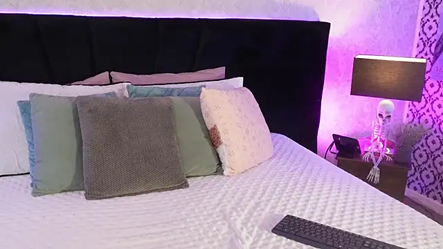 mariianna lopez  online show from March 16, 7:29 pm