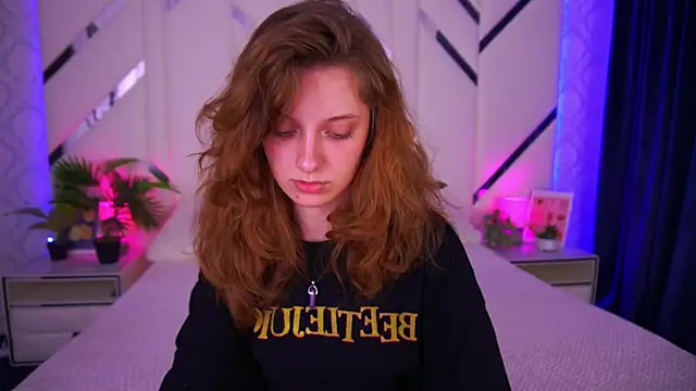 CuteeFoxy online show from October 24, 1:51 pm