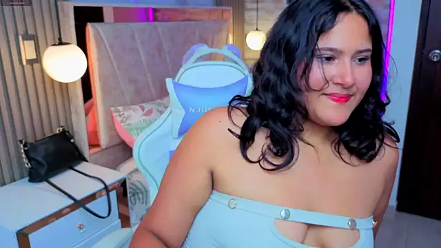 luna jonezz online show from November 15, 7:04 pm