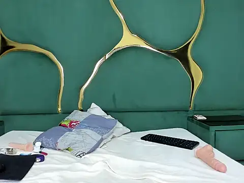 Cloe Davis online show from November 26, 7:04 pm