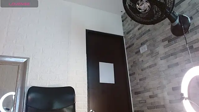 Amara  Hank online show from November 10, 1:28 pm