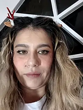 Sweet Bella Valery online show from December 22, 12:47 am