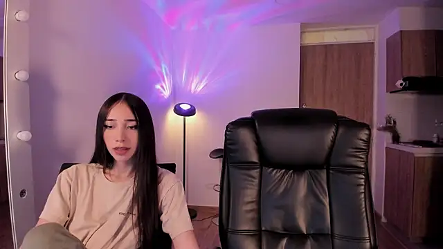 Mikeyvioleta  online show from April 15, 11:16 pm