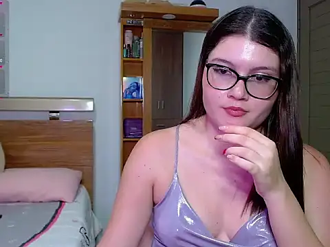 Snapshot of 18_girl chatting on October 15, 9:23 am 18 girl online show from October 15, 9:23 am
