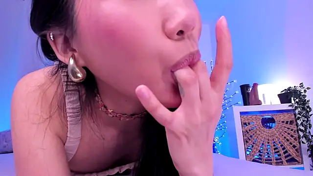 Divine Madeleine online show from March 10, 7:45 am