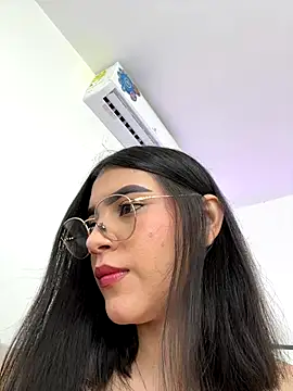 Julietalcl online show from November 30, 6:45 pm