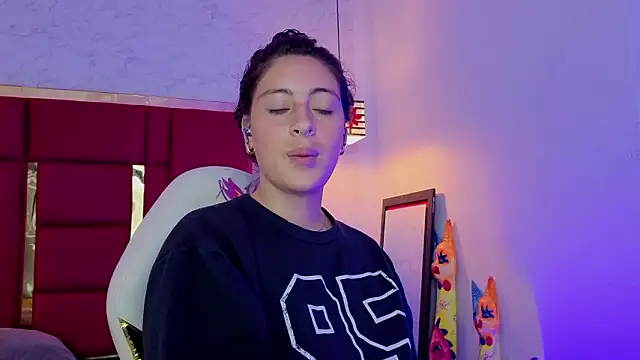 moon winy online show from March 13, 1:01 pm