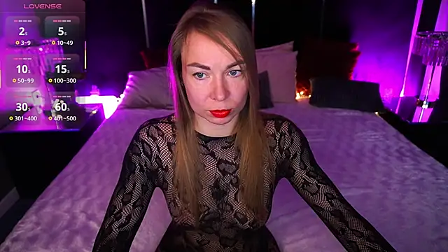 VixenMuse online show from April 9, 8:25 pm