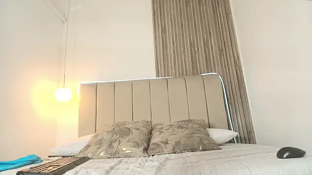 EvaaSinclair online show from March 2, 8:04 pm