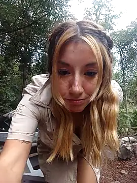 lilivalkova online show from April 17, 6:10 pm