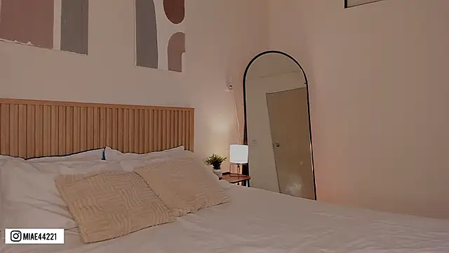 Little Emma 11 online show from March 20, 1:27 pm