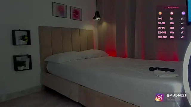 Little Emma 11 online show from October 29, 1:15 pm