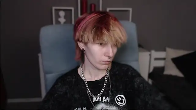 guitarandangell online show from April 18, 7:44 am