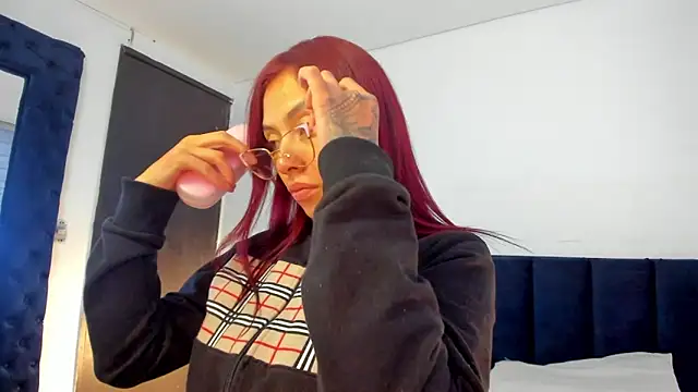 melanie roux   online show from April 6, 12:17 pm