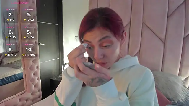 melanie roux   online show from October 31, 12:09 pm