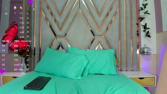 vanesaa mejia online show from December 17, 4:27 am