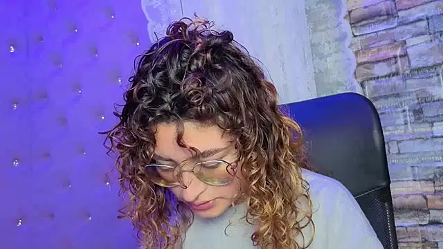 EmiliRouse  online show from November 25, 3:09 am