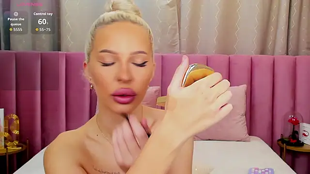 KailaCrystall online show from November 6, 2:50 am