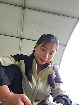 Squirrel-Pear online show from December 3, 2:25 am