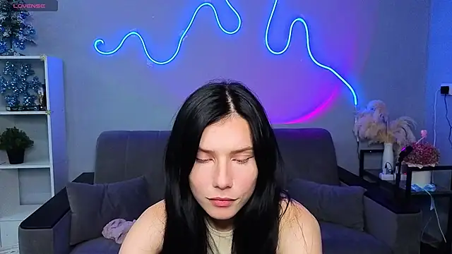 Mell Hyees online show from December 3, 6:10 pm