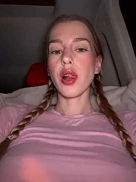 kira mia online show from January 13, 4:22 pm