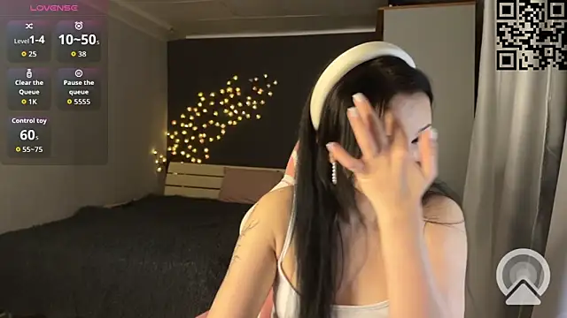 ella simons online show from March 11, 11:07 pm