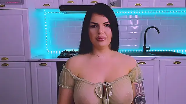 RheaLynn online show from March 31, 9:04 pm