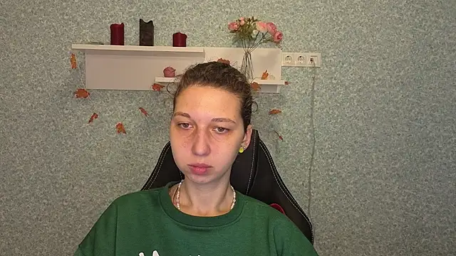 CuteEllii online show from December 3, 5:32 am